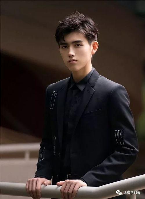 为了吃瓜进入娱乐圈,一场意外的娱乐圈之旅 第1张 为了吃瓜进入娱乐圈,一场意外的娱乐圈之旅 第1张